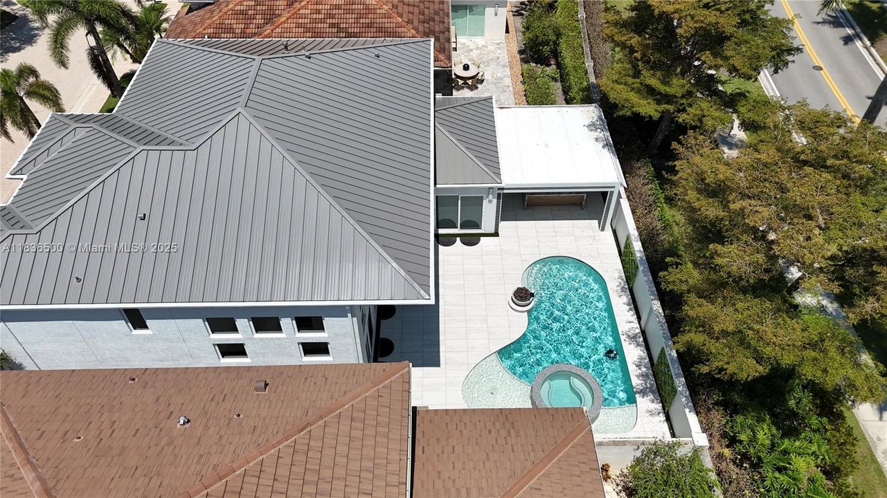 Active With Contract: $2,800,000 (4 beds, 4 baths, 3946 Square Feet)