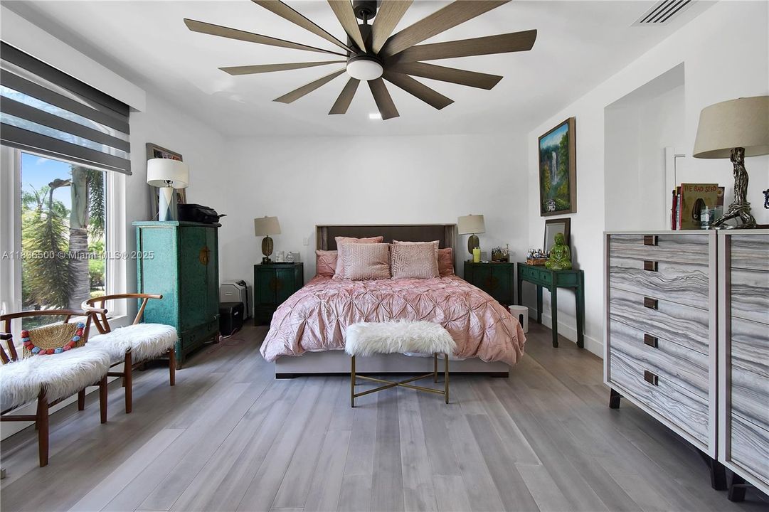 Active With Contract: $2,800,000 (4 beds, 4 baths, 3946 Square Feet)