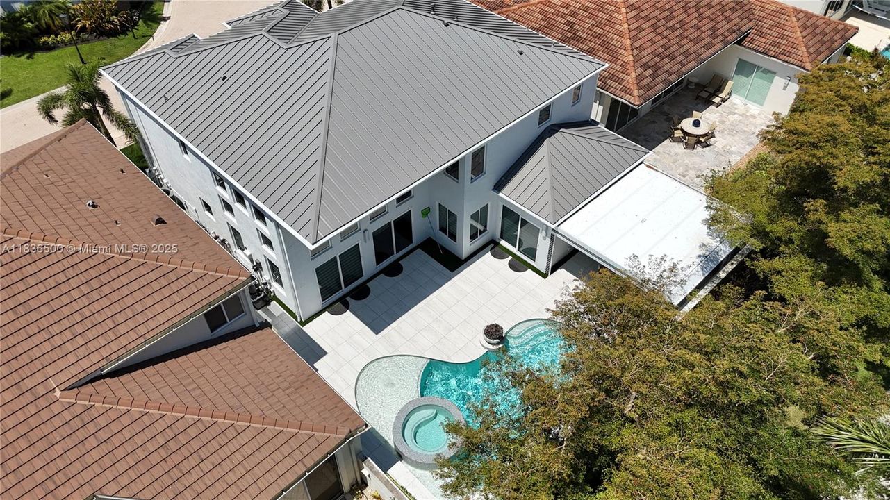 Active With Contract: $2,800,000 (4 beds, 4 baths, 3946 Square Feet)