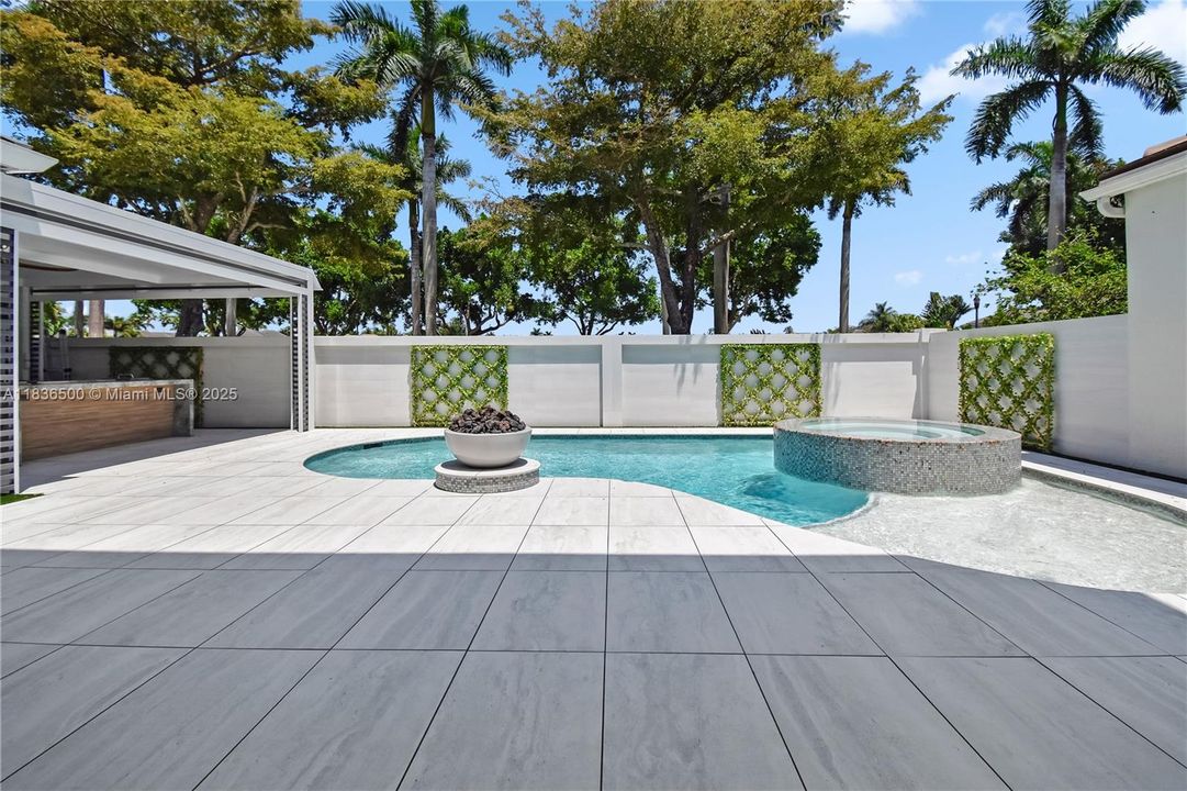 Active With Contract: $2,800,000 (4 beds, 4 baths, 3946 Square Feet)