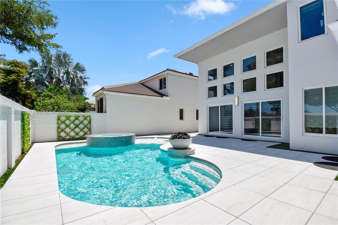 Active With Contract: $2,800,000 (4 beds, 4 baths, 3946 Square Feet)