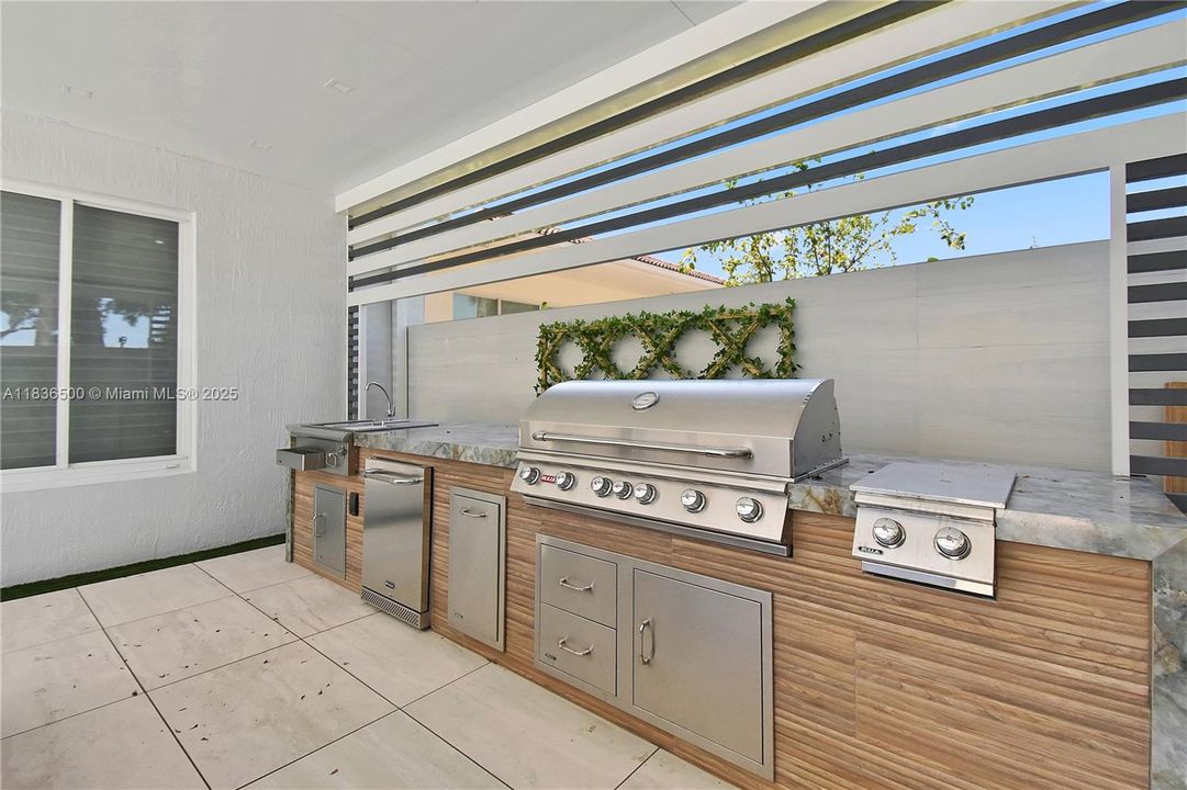 Active With Contract: $2,800,000 (4 beds, 4 baths, 3946 Square Feet)