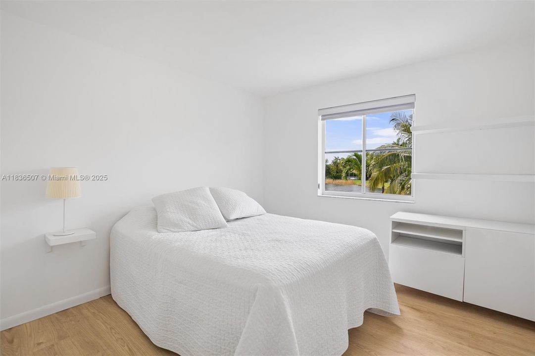 Active With Contract: $1,199,000 (5 beds, 4 baths, 2798 Square Feet)