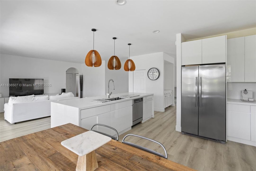 Active With Contract: $1,199,000 (5 beds, 4 baths, 2798 Square Feet)