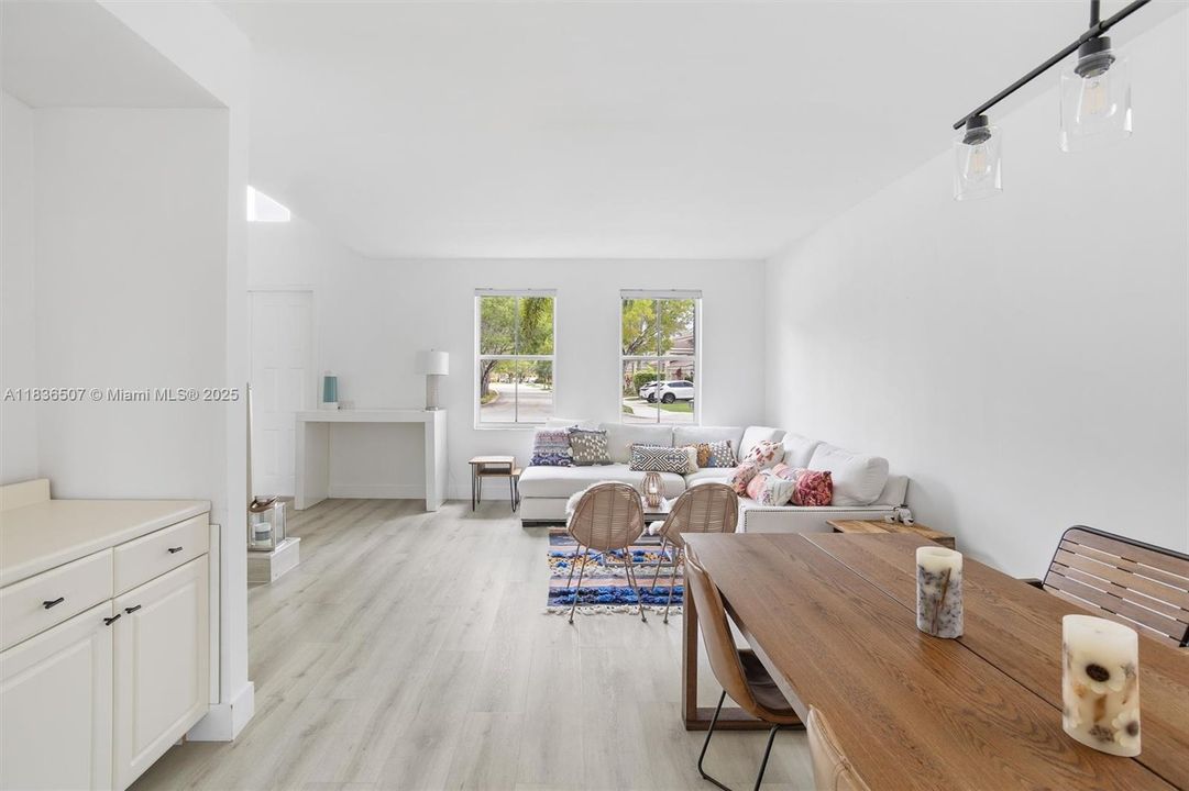 Active With Contract: $1,199,000 (5 beds, 4 baths, 2798 Square Feet)