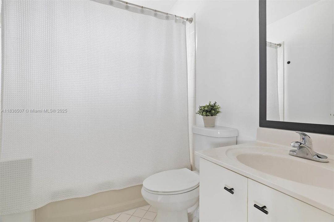 Active With Contract: $1,199,000 (5 beds, 4 baths, 2798 Square Feet)