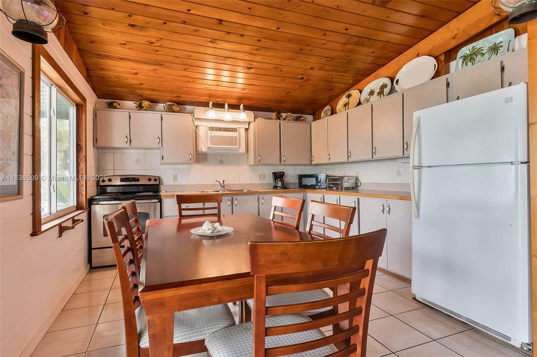 Недавно продано: $1,850,000 (3 спален, 2 ванн, 960 Квадратных фут)