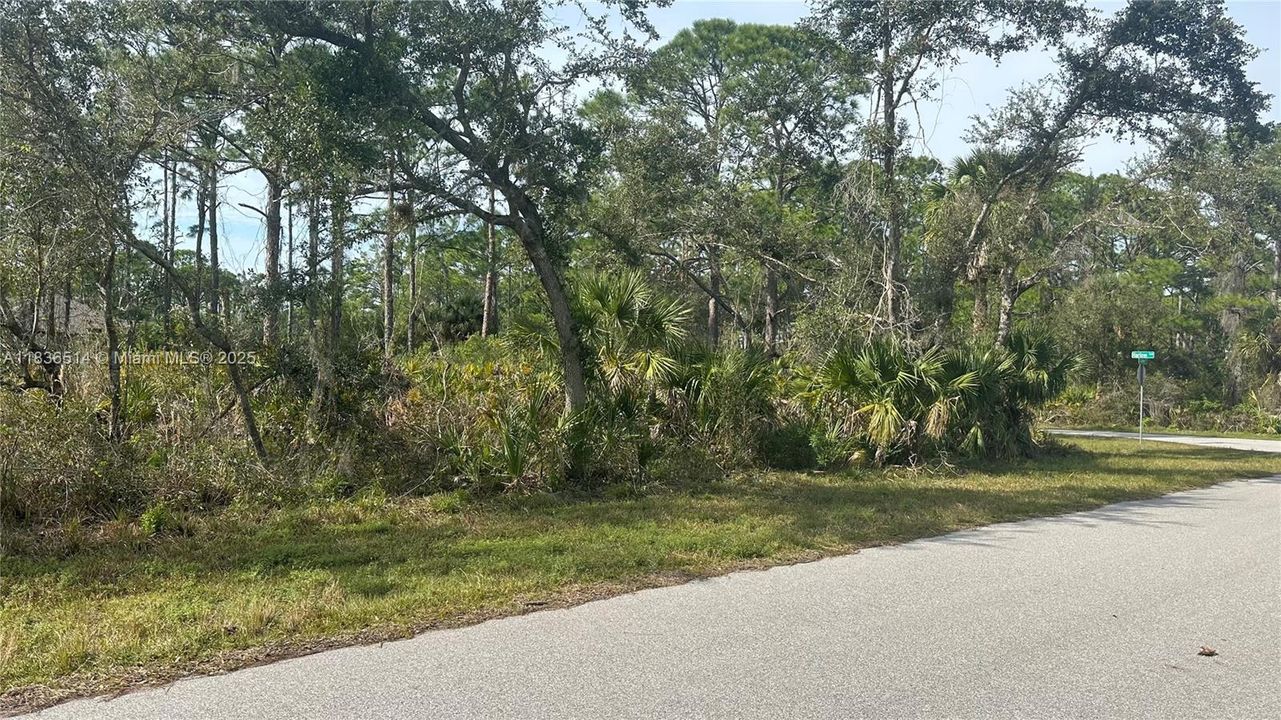 На продажу: $50,000 (0.02 acres)