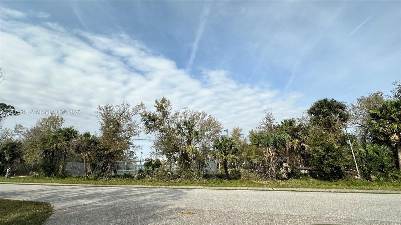 На продажу: $50,000 (0.02 acres)