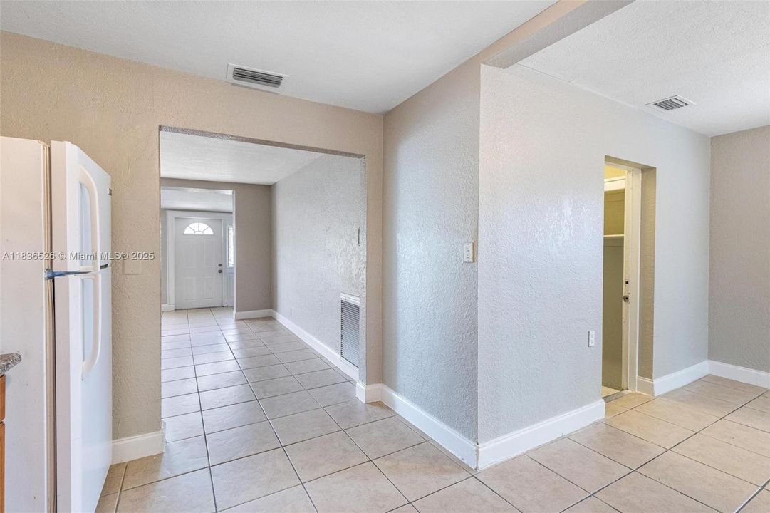 Vendido Recientemente: $365,000 (2 camas, 1 baños, 1001 Pies cuadrados)