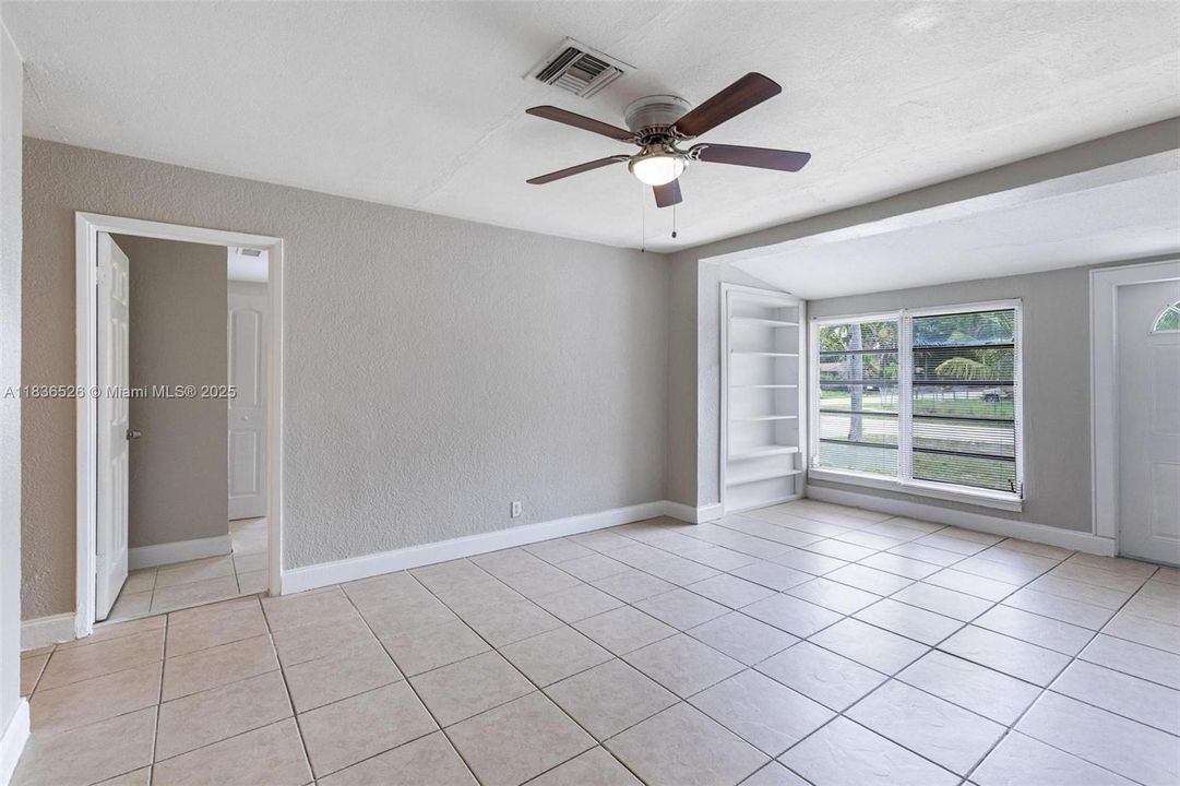 Vendido Recientemente: $365,000 (2 camas, 1 baños, 1001 Pies cuadrados)