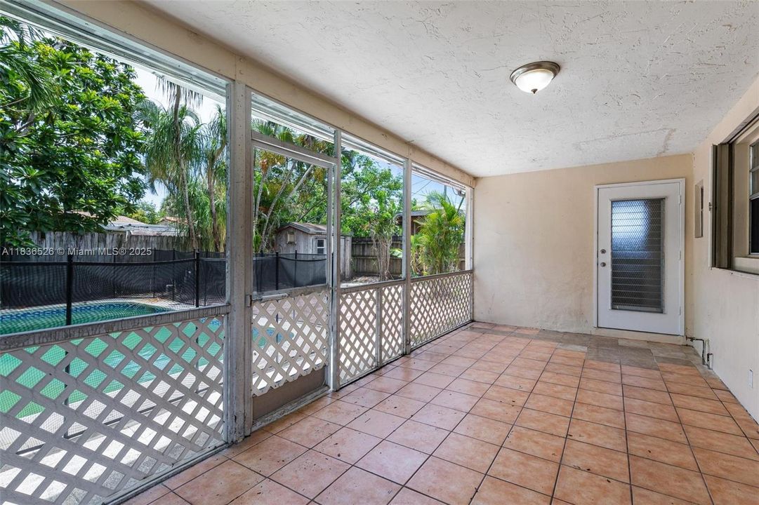 Vendido Recientemente: $365,000 (2 camas, 1 baños, 1001 Pies cuadrados)