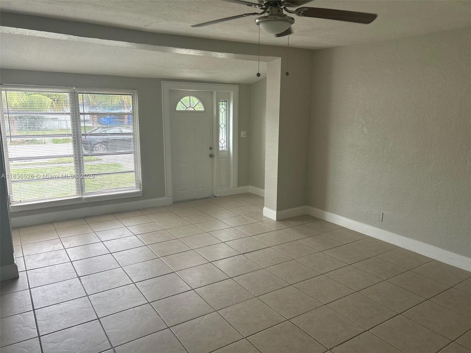 Vendido Recientemente: $365,000 (2 camas, 1 baños, 1001 Pies cuadrados)