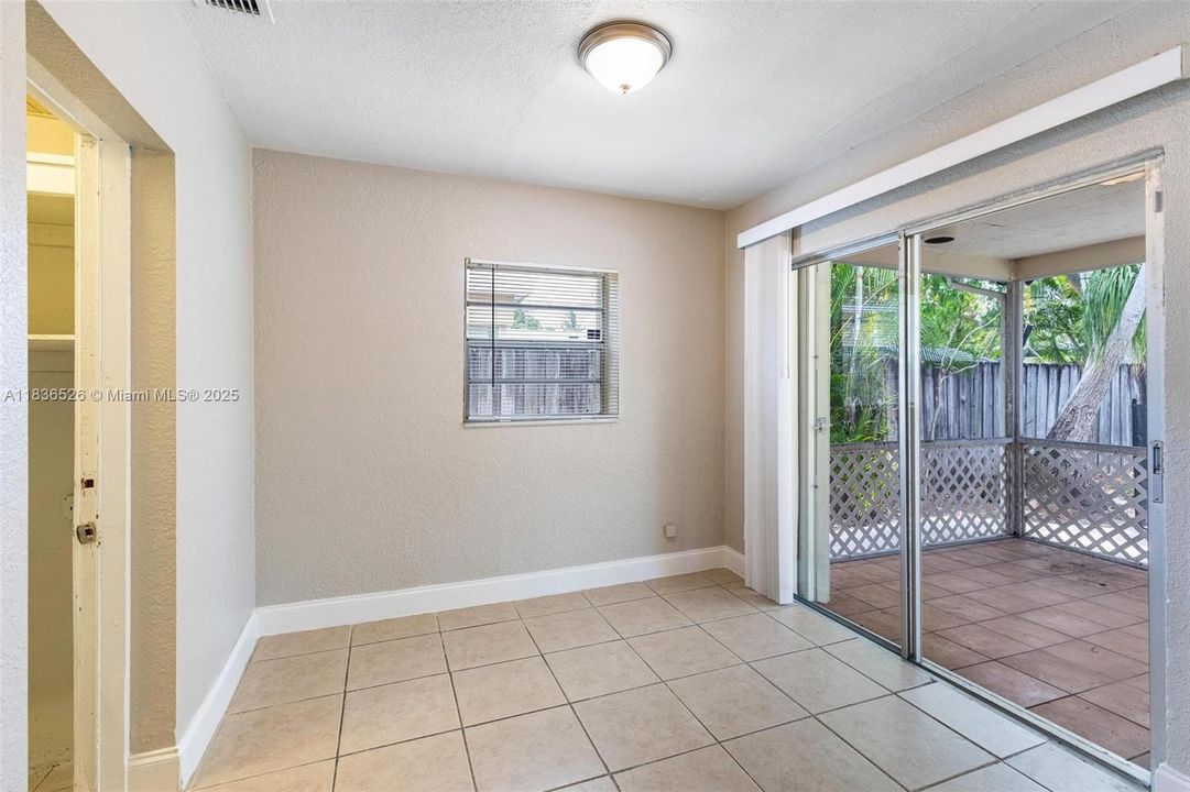 Vendido Recientemente: $365,000 (2 camas, 1 baños, 1001 Pies cuadrados)