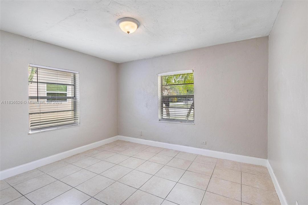 Vendido Recientemente: $365,000 (2 camas, 1 baños, 1001 Pies cuadrados)