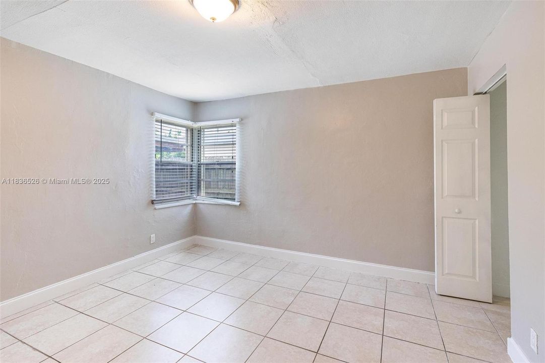 Vendido Recientemente: $365,000 (2 camas, 1 baños, 1001 Pies cuadrados)