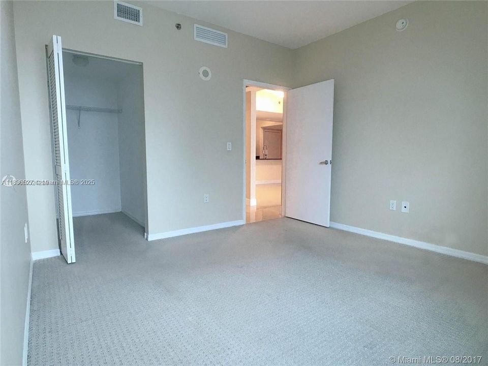 For Sale: $760,000 (2 beds, 2 baths, 1120 Square Feet)