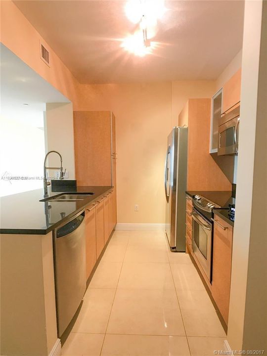 For Sale: $760,000 (2 beds, 2 baths, 1120 Square Feet)