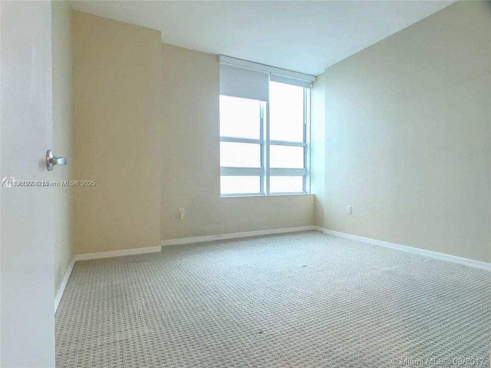 For Sale: $760,000 (2 beds, 2 baths, 1120 Square Feet)