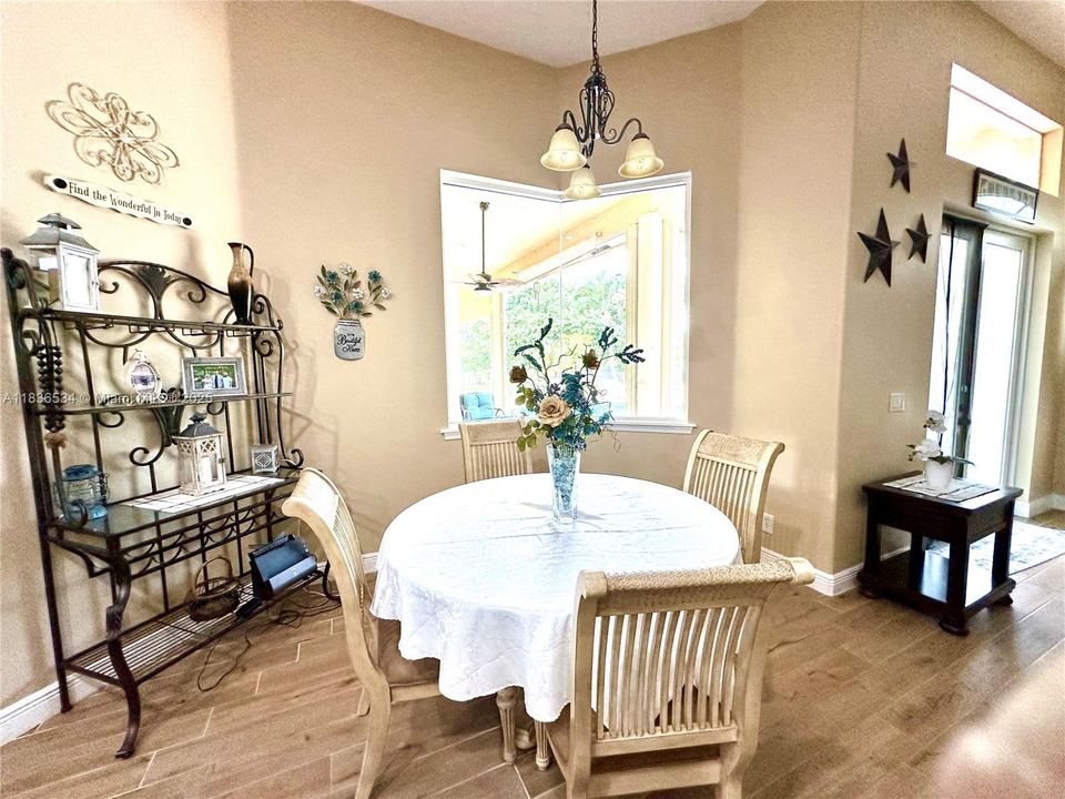 For Sale: $980,000 (4 beds, 3 baths, 3118 Square Feet)