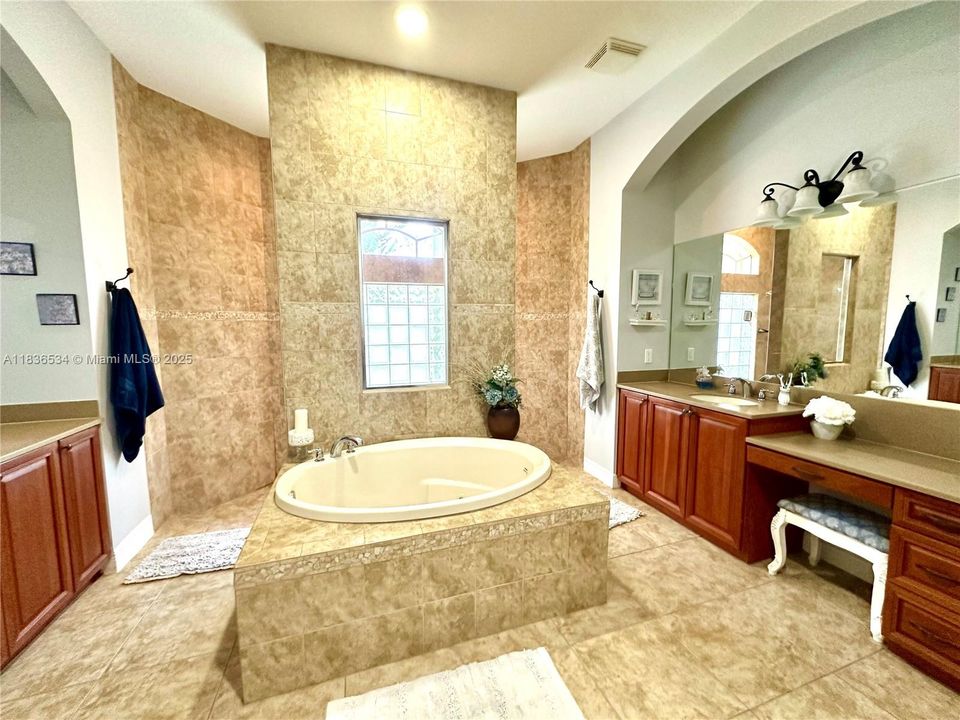 For Sale: $980,000 (4 beds, 3 baths, 3118 Square Feet)