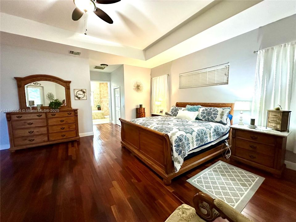 For Sale: $980,000 (4 beds, 3 baths, 3118 Square Feet)