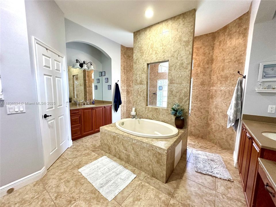 For Sale: $980,000 (4 beds, 3 baths, 3118 Square Feet)