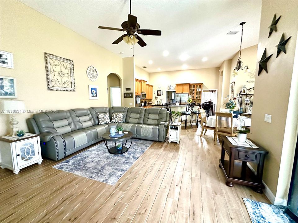 For Sale: $980,000 (4 beds, 3 baths, 3118 Square Feet)