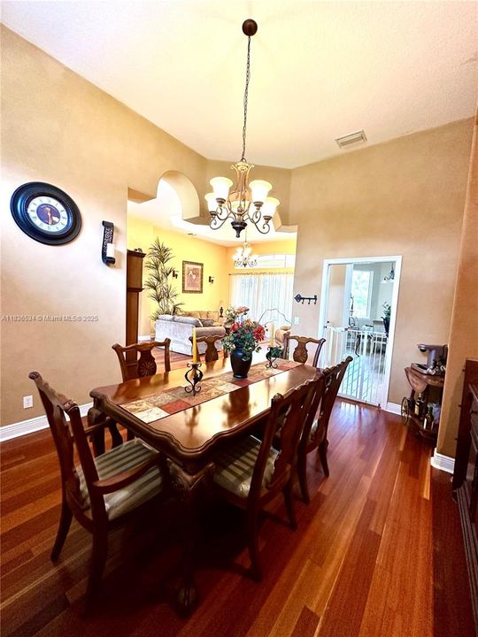 For Sale: $980,000 (4 beds, 3 baths, 3118 Square Feet)