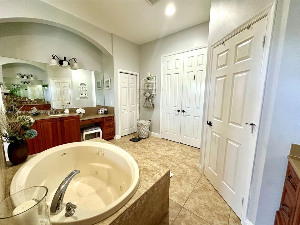 For Sale: $980,000 (4 beds, 3 baths, 3118 Square Feet)