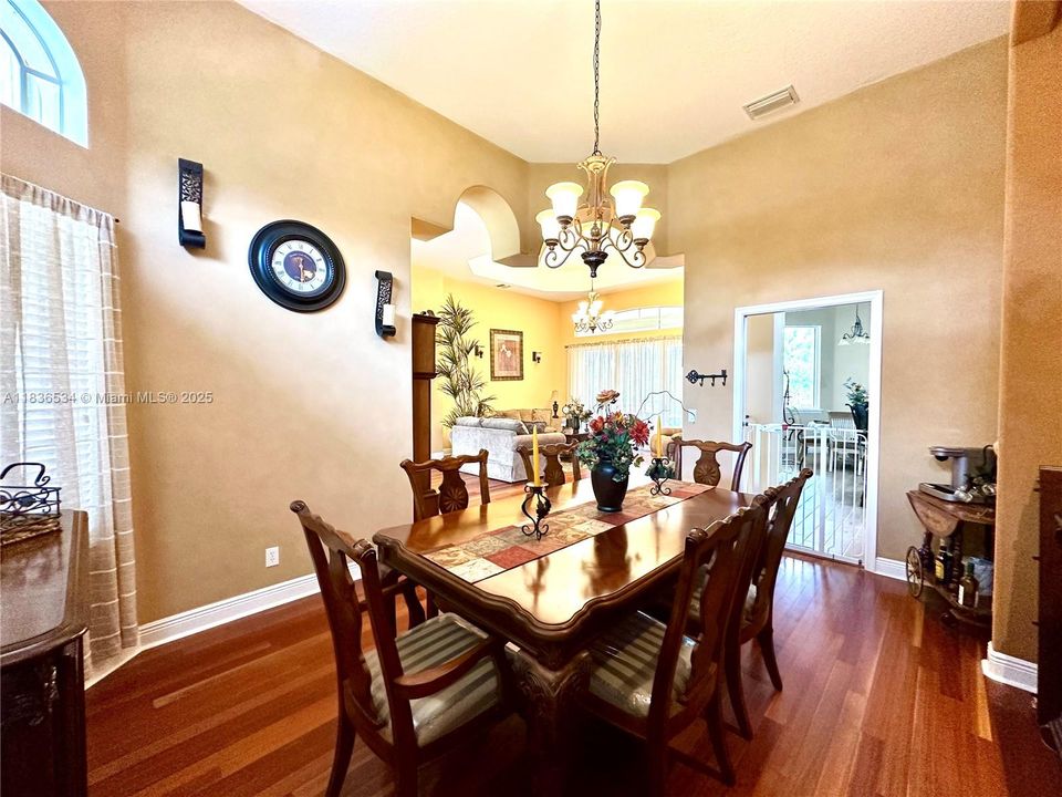 For Sale: $980,000 (4 beds, 3 baths, 3118 Square Feet)