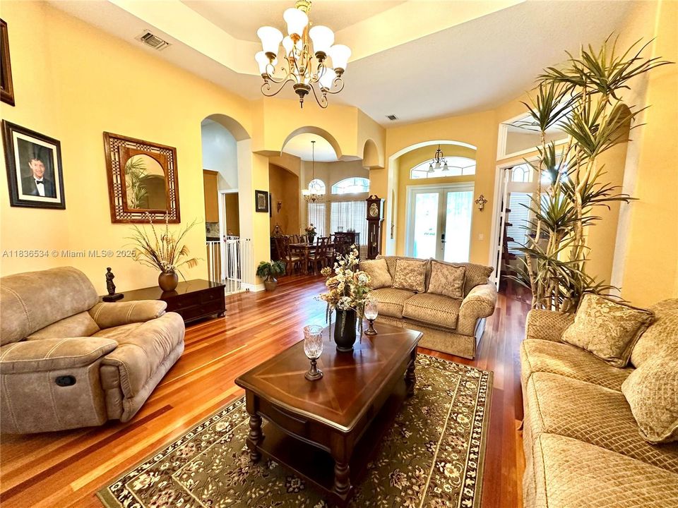 For Sale: $980,000 (4 beds, 3 baths, 3118 Square Feet)