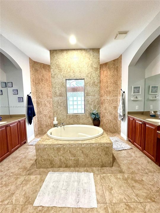 For Sale: $980,000 (4 beds, 3 baths, 3118 Square Feet)