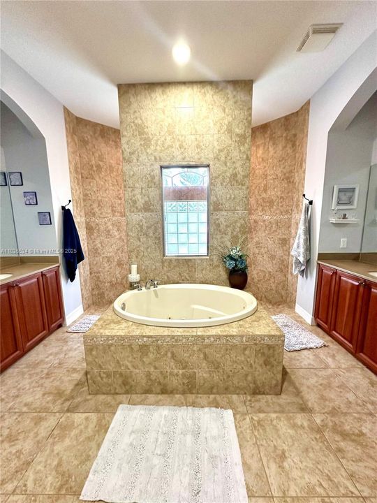 For Sale: $980,000 (4 beds, 3 baths, 3118 Square Feet)