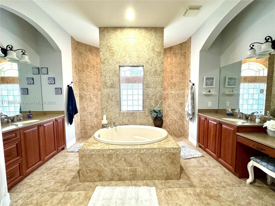 For Sale: $980,000 (4 beds, 3 baths, 3118 Square Feet)