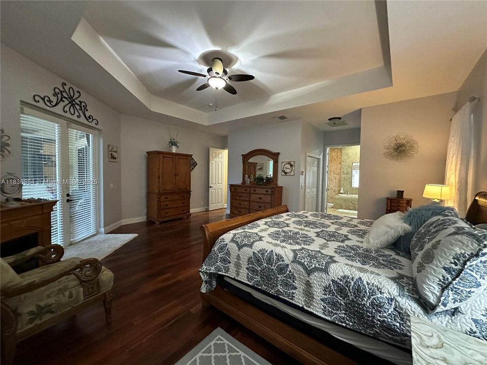 For Sale: $980,000 (4 beds, 3 baths, 3118 Square Feet)