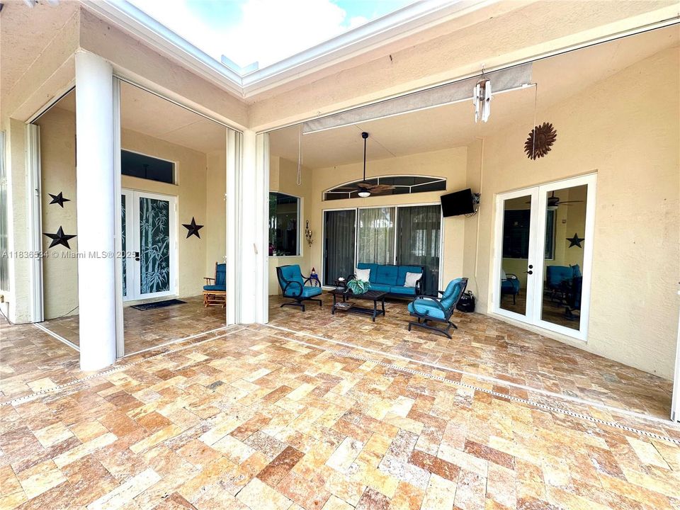 For Sale: $980,000 (4 beds, 3 baths, 3118 Square Feet)