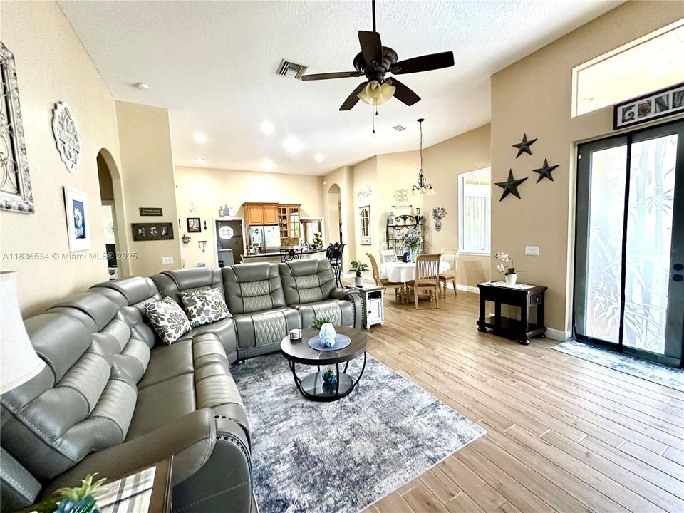 For Sale: $980,000 (4 beds, 3 baths, 3118 Square Feet)