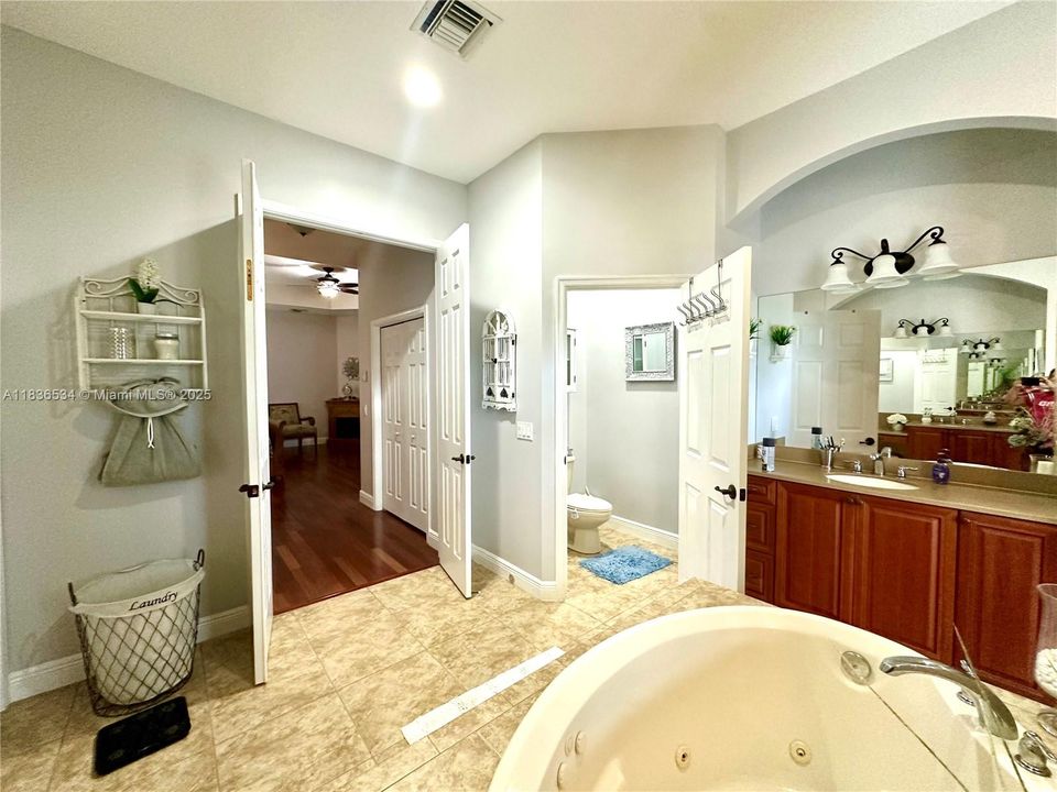 For Sale: $980,000 (4 beds, 3 baths, 3118 Square Feet)