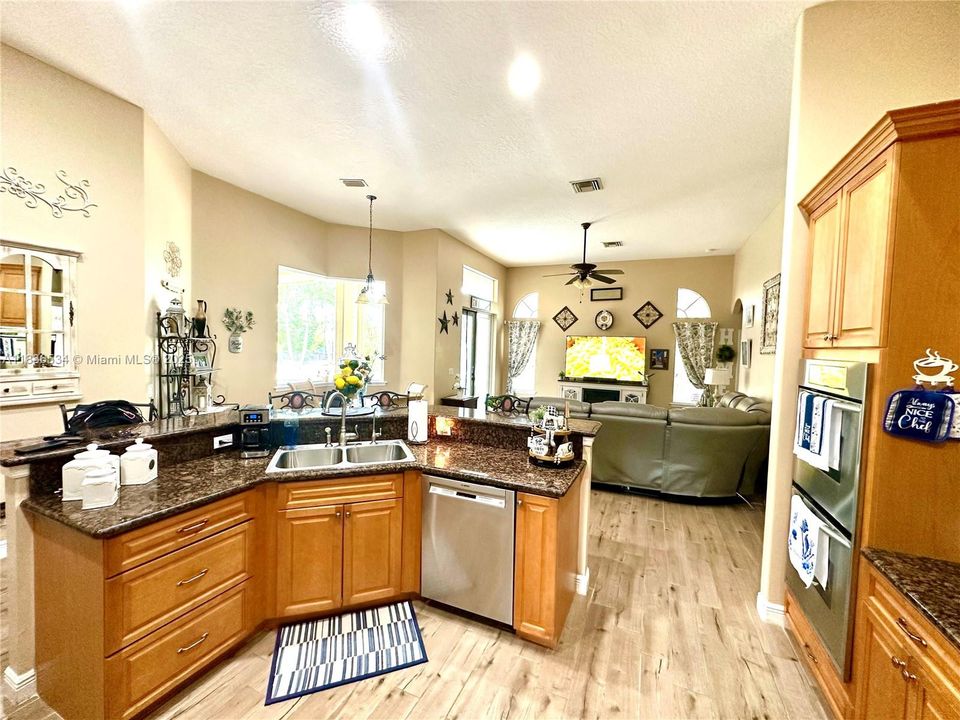 For Sale: $980,000 (4 beds, 3 baths, 3118 Square Feet)