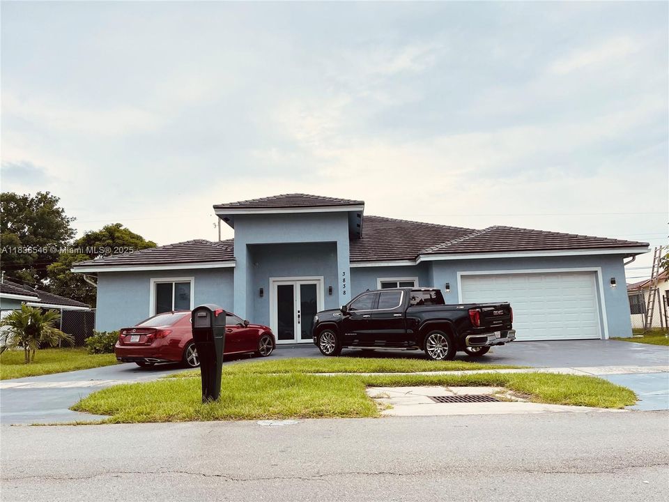 Недавно продано: $619,000 (4 спален, 3 ванн, 2608 Квадратных фут)