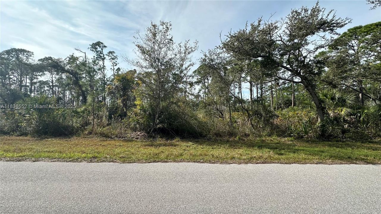 На продажу: $50,000 (0.02 acres)