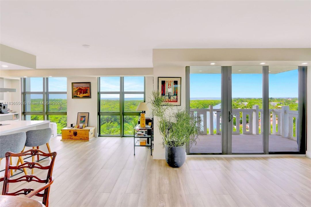 合同活跃: $1,795,000 (2 贝兹, 2 浴室, 1782 平方英尺)