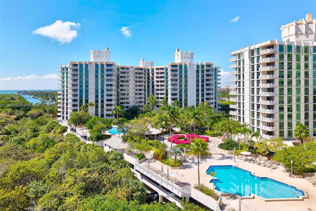 合同活跃: $1,795,000 (2 贝兹, 2 浴室, 1782 平方英尺)