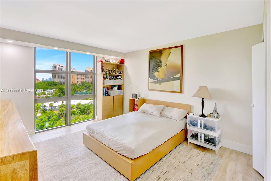 合同活跃: $1,795,000 (2 贝兹, 2 浴室, 1782 平方英尺)