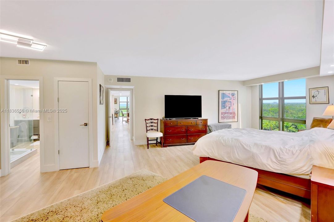 合同活跃: $1,795,000 (2 贝兹, 2 浴室, 1782 平方英尺)