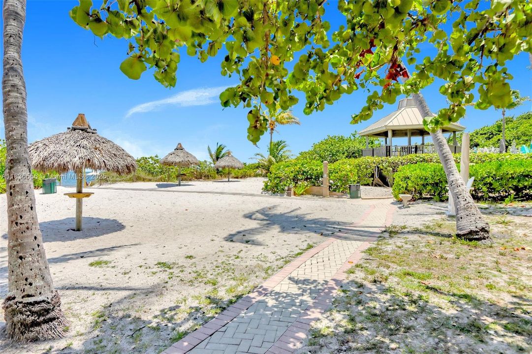 合同活跃: $1,795,000 (2 贝兹, 2 浴室, 1782 平方英尺)