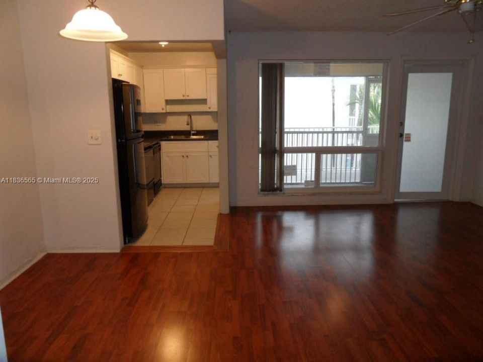 Recientemente alquilado: $1,600 (1 camas, 1 baños, 641 Pies cuadrados)