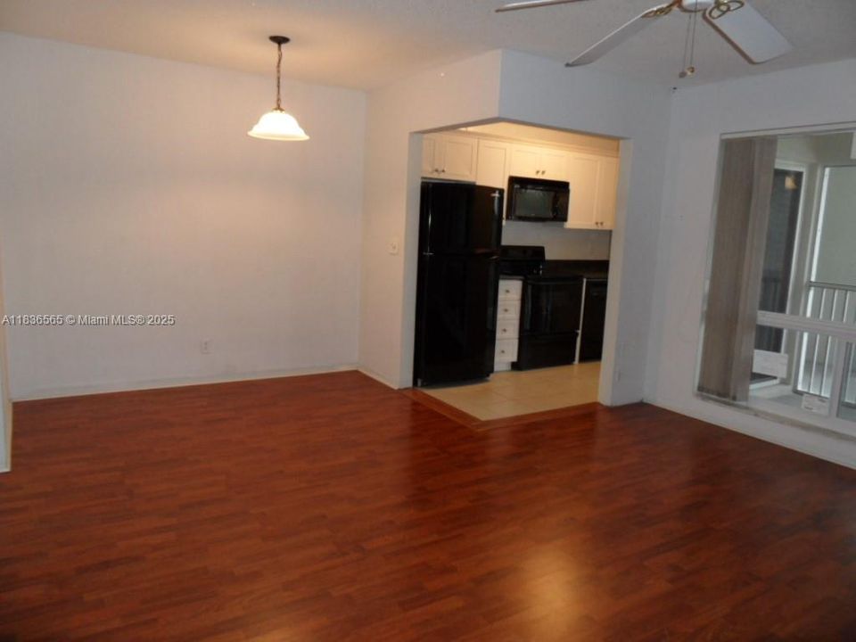 Recientemente alquilado: $1,600 (1 camas, 1 baños, 641 Pies cuadrados)