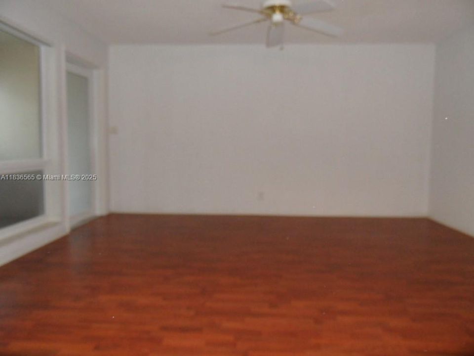 Recientemente alquilado: $1,600 (1 camas, 1 baños, 641 Pies cuadrados)